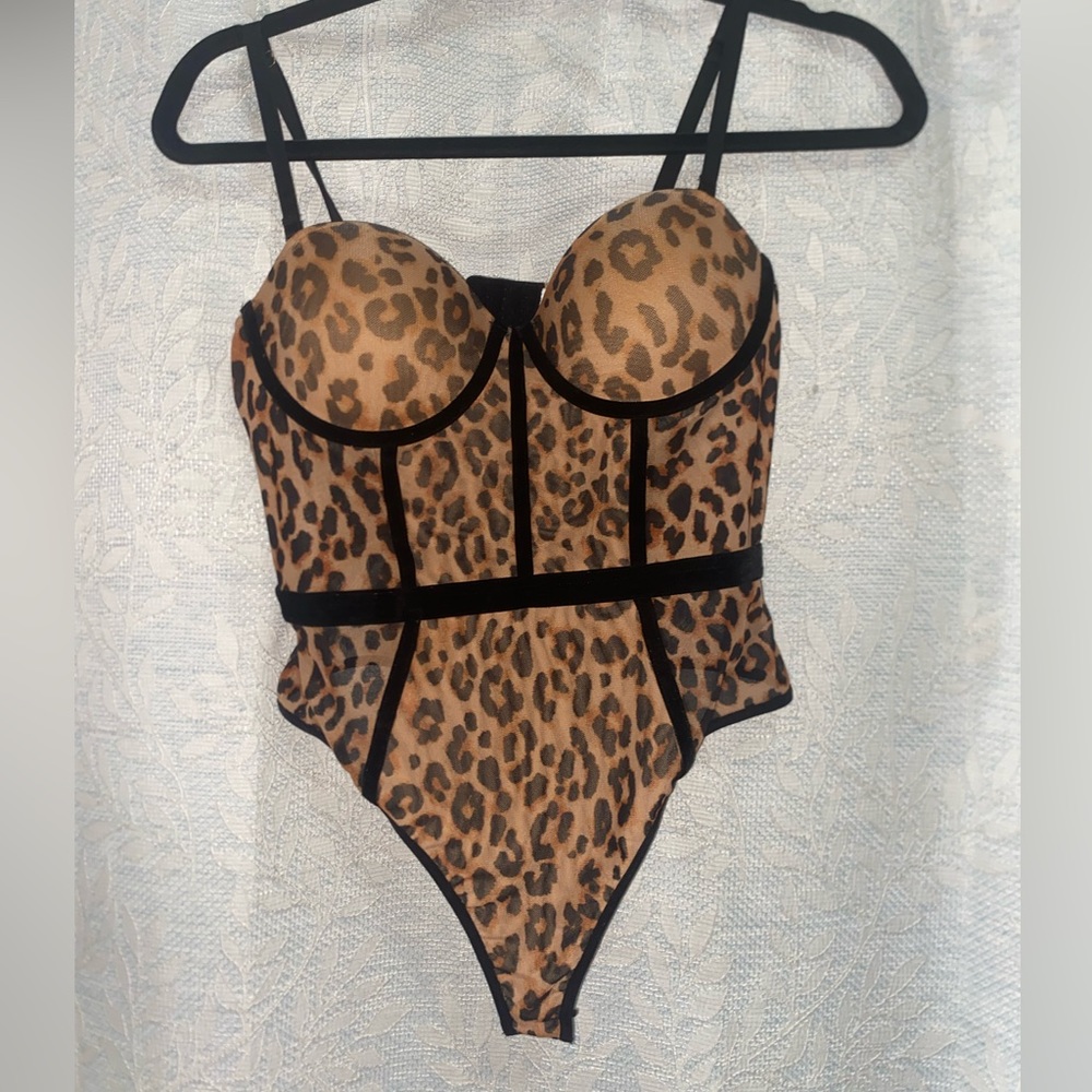 FOREVER 21 Animal print bodysuit